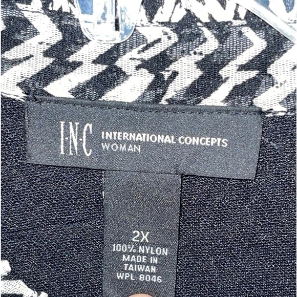 NWT- I.N.C. Apres Glam mini arrow blouse. Size 2X - Picture 7 of 9